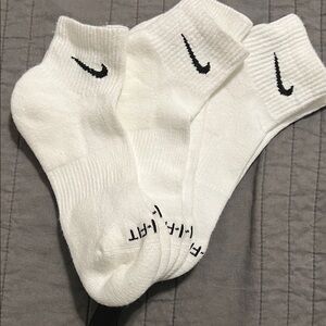 Nike Unisex White Crew Socks